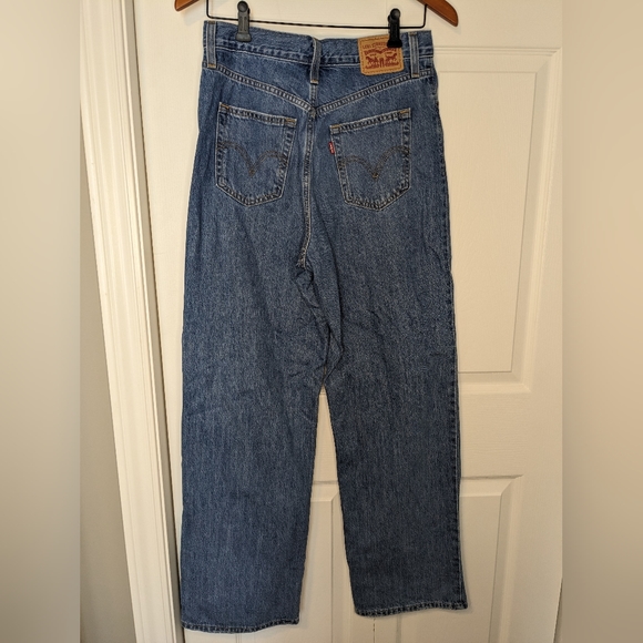 Levi's High-Waisted Straight Jeans - Size 28 - Picture 4 of 9